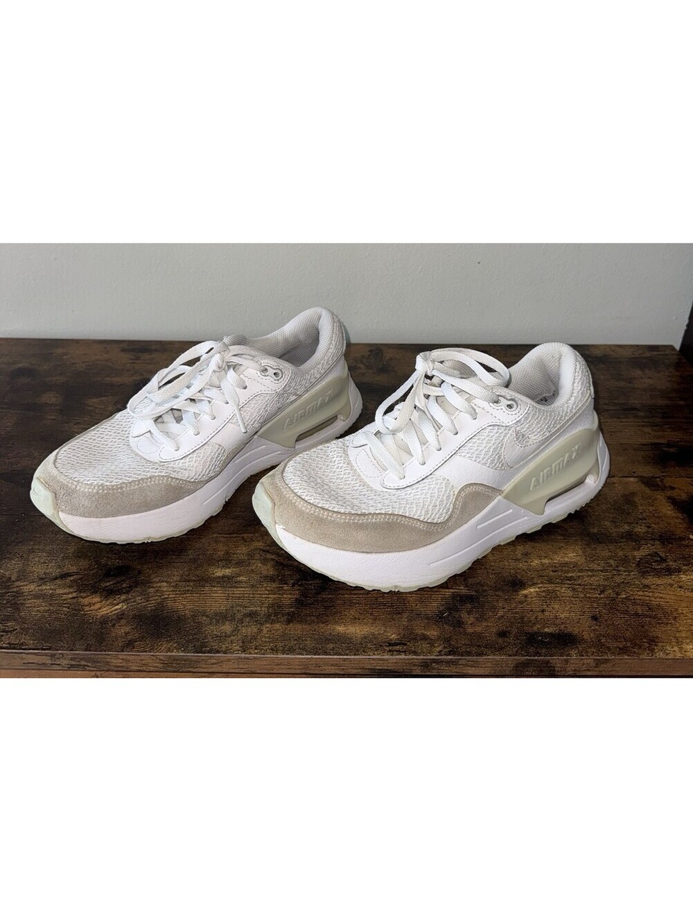 Nike Air Max-women’s Size 7- Running Shoes -White
